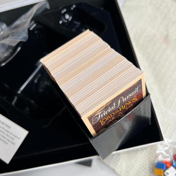 Trivial Pursuit Lord of the Rings Movie Trilogy Collectors Edition Board Game - Picture 6 of 10